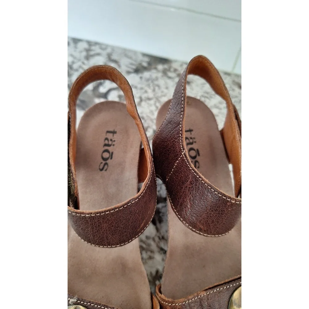 Taos Brown Leather Wedge Sandals Medallion Hook Loop Straps 3209 Size 36 Womens